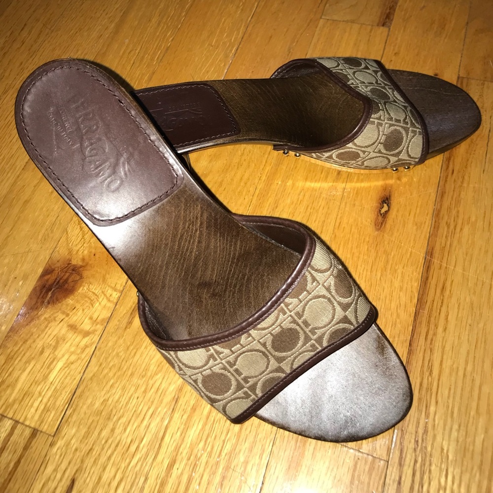 Ferragamo slip on brown elegant size 9